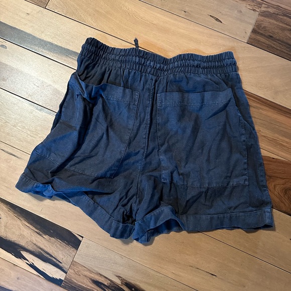 Universal Thread Shorts - Picture 2 of 3